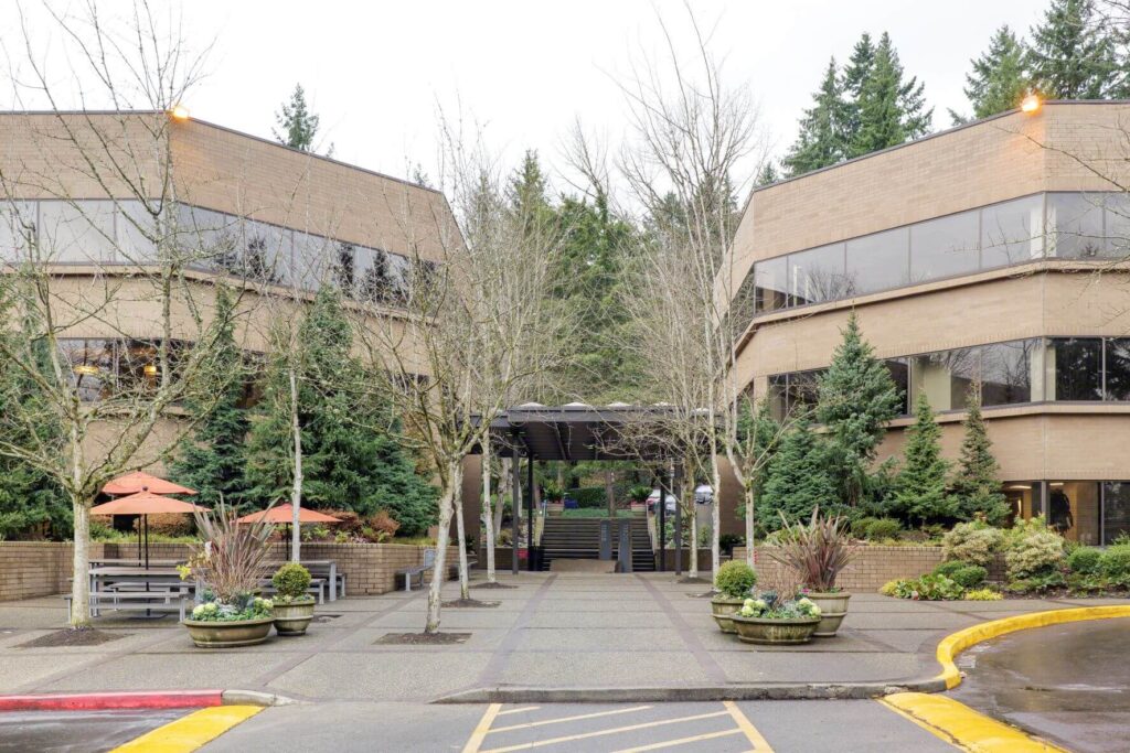 resized-2-11808-northupway-building-1007-exterior-image-1