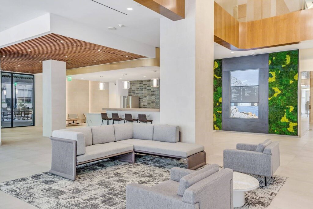 resizedsc09536-lobby-1.3